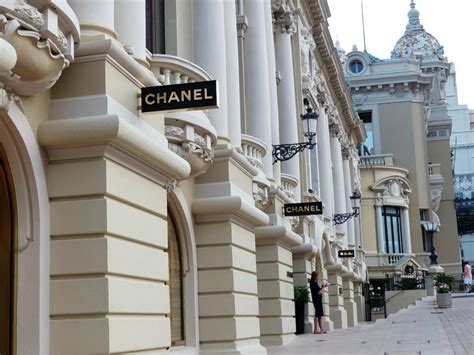 luxury shopping in monaco.